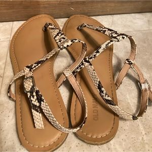 Woman’s size 9 fake snake skin sandals!